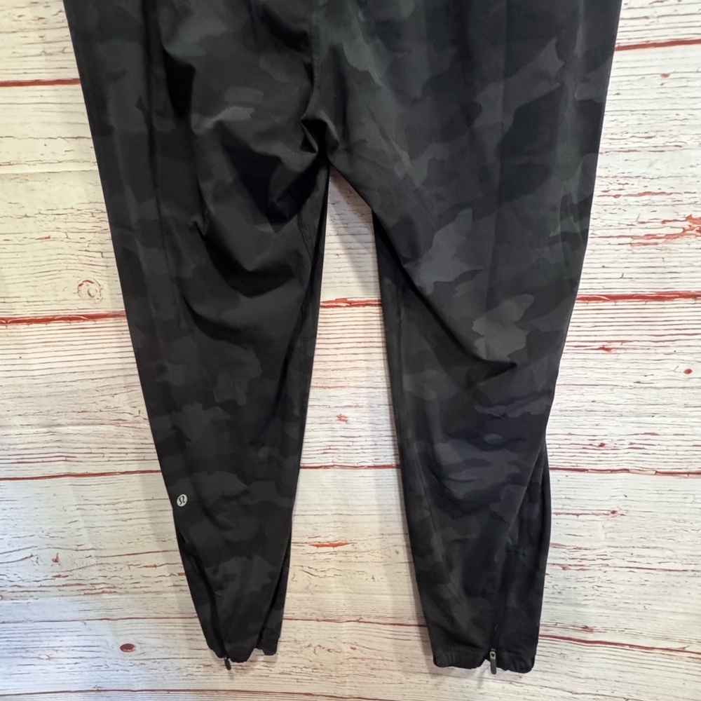 Lululemon Adapted State Jogger 28" in Heritage 365 Camo Deep Coal Multi Sz 10 - Picture 12 of 15